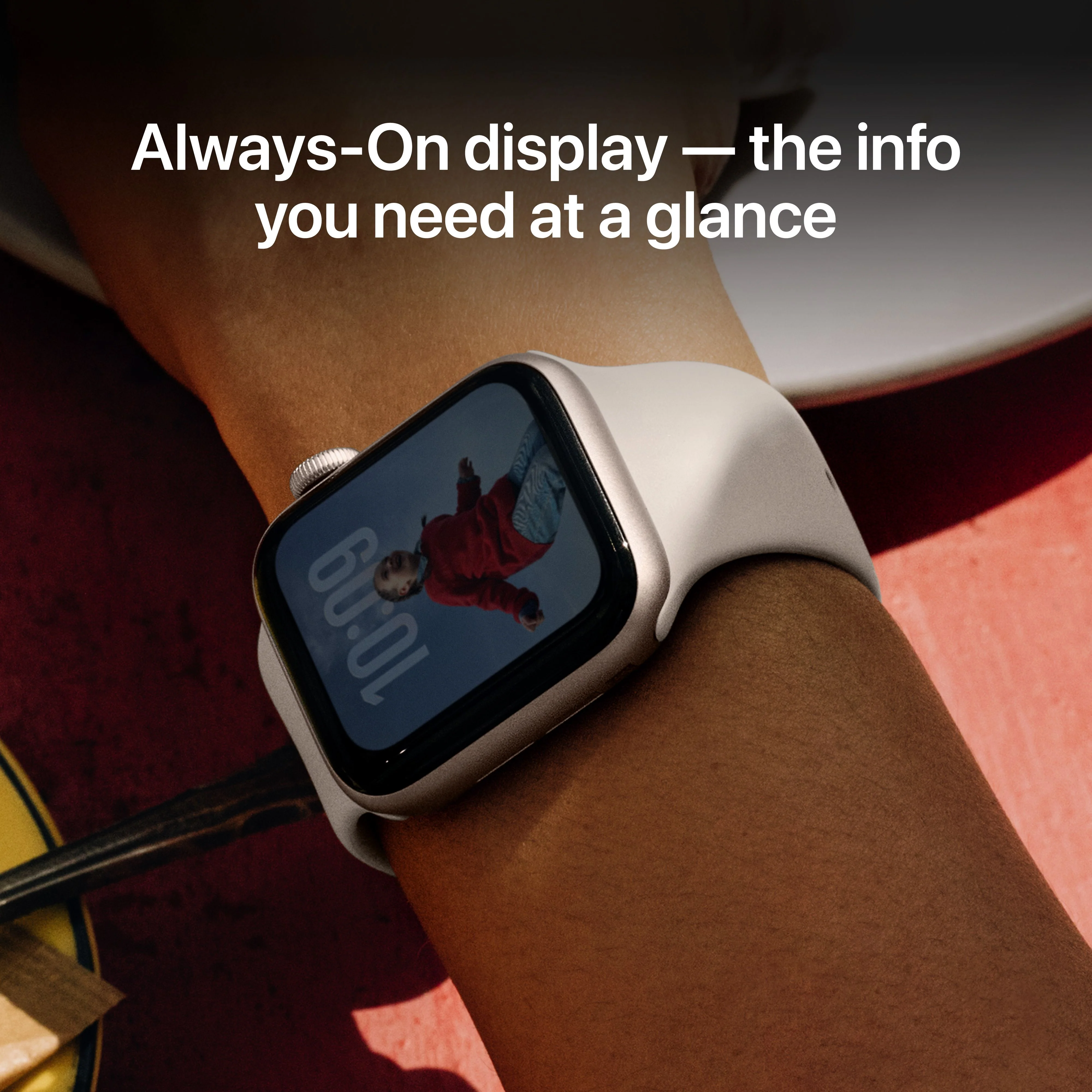 Apple Watch SE 3 موديل GPS إطار ألومنيوم مقاس 40 مم بلون سماء الليل مع حزام رياضي بلون سماء الليل - مقاس متوسط/كبير - Image 5